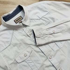 No Retreat Men’s Button Down Light Blue Striped Long Sleeve Sz Medium w/Pockets